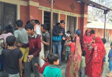 सर्लाहीको दलित बस्तीमा कपडा वितरण