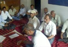 राजविराजमा स्वास्थ्यकर्मीको धर्ना जारी