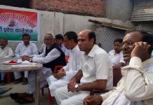 राजेन्द्र महतोलाई पार्टी प्रवेश गराउन भ्याईनभ्याई