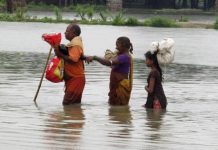 बाढी पीडितका लागि राहत संकलन गर्दै युवा फ्रण्ट