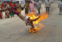 शिक्षामन्त्रीको आफ्नै गृहनगरमा पुत्ला दहन