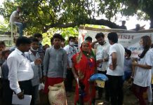 बाढी प्रभावितहरुको स्वास्थ्य परीक्षण तथा औषधि वितरण