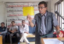अस्थायी शिक्षक आन्दोलित