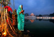 गैरआवासीय मधेशी संघ अमेरिकामा छठ पुजा गर्दै