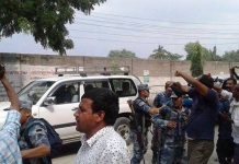 प्रमुख निर्वाचन आयुक्तलाई गृह जिल्ला मै कालो झण्डा, एमालेको कार्यक्रम विथोल्यो
