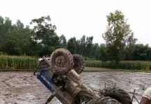 महोत्तरीमा ट्राकटर पल्टिँदा एक जना गम्भीर घाइते
