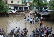 जनकपुरधाममा मुसलाधार बर्षाका कारण फोहर पानि घरमा पस्दै