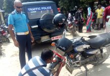 धनुषामा ट्राफिक प्रहरीले थाल्यो स्पष्ट नम्बरप्लेट लेखाउने अभियान