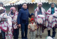 दलित बस्ती र अनाथाश्रममा कम्बल वितरण