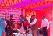 प्रधानमन्त्री चार जना बालबालिकाको अभिभावकत्व बने, विशेष प्याकेज घोषणा गर्न सकेनन्