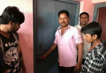 पारदर्शिताको माग राख्दै वडा कार्यालयमा तालाबन्दी