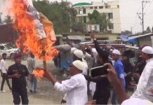 इदमा विदा नदिएको भन्दै विराटनगरमा प्रधानमन्त्रीको पुतला दहन