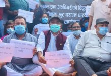 लोडसेडिङ्ग विरुद्ध बीरगंजबासीसहित सांसद पनि धर्नामा