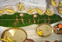 छठ पर्वको आज दोस्रो दिन ब्रतालुले ‘खरना’ विधिको तयारी गर्दा