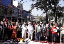 उखु हातमालिई किसानहरूको माइतीघर मण्डलामा प्रदर्शन