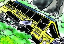 सर्लाहीमा यात्रुबाहक बस दुर्घटना हुँदा २ जनाको मृत्यु १७ जना घाइते