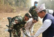 सवारी दुर्घटनामा घाइते भएका चारजना व्यक्तिलाई प्रदेश २ प्रमुख झाले गरे उद्धार
