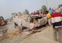 रमदैयामा विङ्गर अनियन्त्रित भएर पल्टिएर ४ जना घाइते