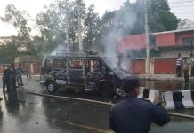 जनकपुर : सडकको बीच बाटोमा राखिएको डिभाइडरमा ठोक्किएपछि गाडीमा आगलागी