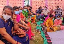 कोभिडखोप माग्दै धनुषाका शिक्षकहरु धर्नामा