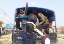 राजर्षि जनक विश्वविद्यालयका शिक्षकहरु प्रहरीले पक्राउ गरे