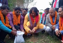 डा. सीके राउतले लुम्बिनी पुगेर गरे जनमत माटो यात्रा प्रारम्भ , मायादेबीको माटो पहिलो