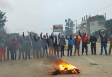 मन्त्री रेणु यादवको बिरोधमा बिहानै देखि धनुषामा प्रदर्शन , पुतला दहन